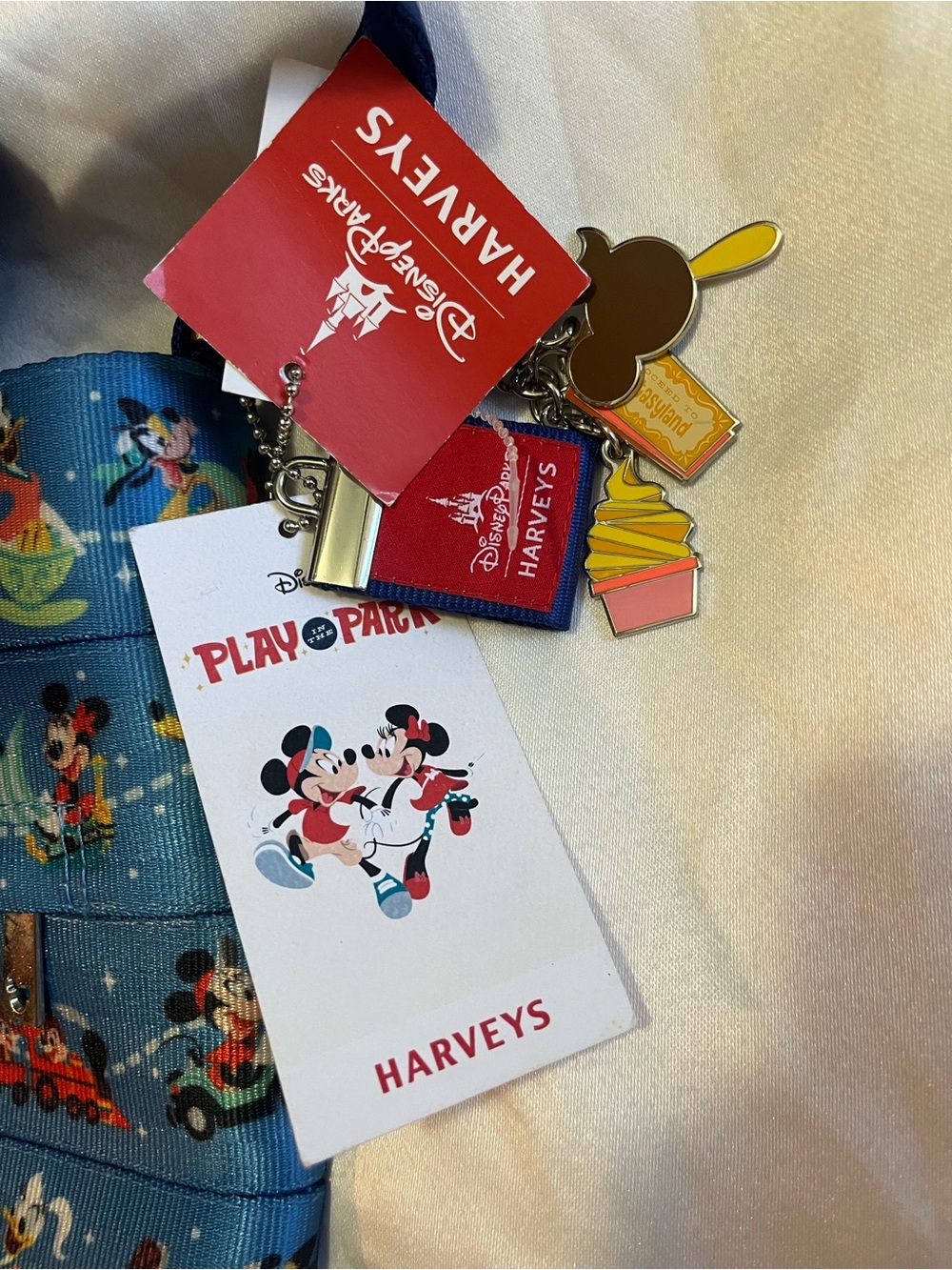 NWT Harveys x Disney Play in the Parks Streamline Crossbody - Picture 2 of 8